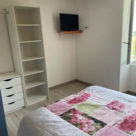 Hébergement de vacances à La Campagne 6-8 Personnes Mialet (Dordogne)