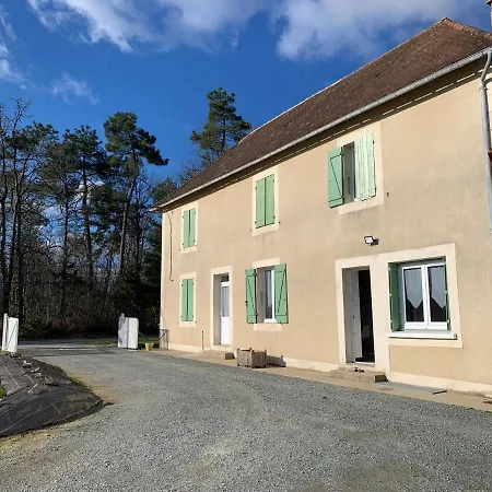 Hébergement de vacances à La Campagne 6-8 Personnes Mialet (Dordogne)