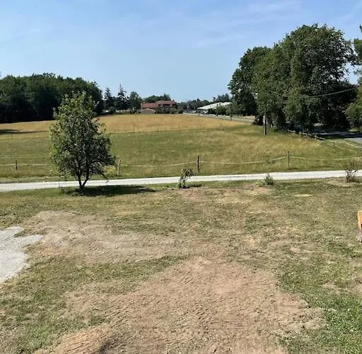 A La Campagne 6-8 Personnes * Mialet (Dordogne)