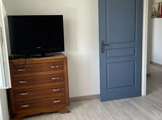 A La Campagne 6-8 Personnes Mialet (Dordogne)